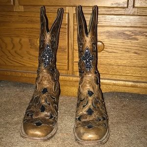 Buckle Lightly Used Cowgirl Boots